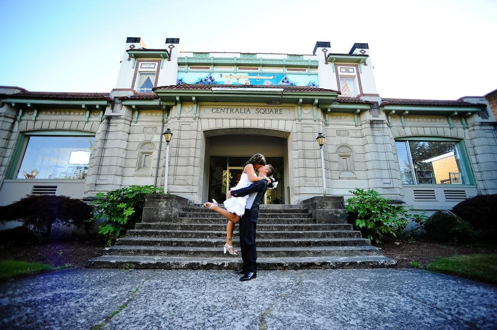 Centralia Square Grand Ballroom And Vintage Hotel Bagian luar foto